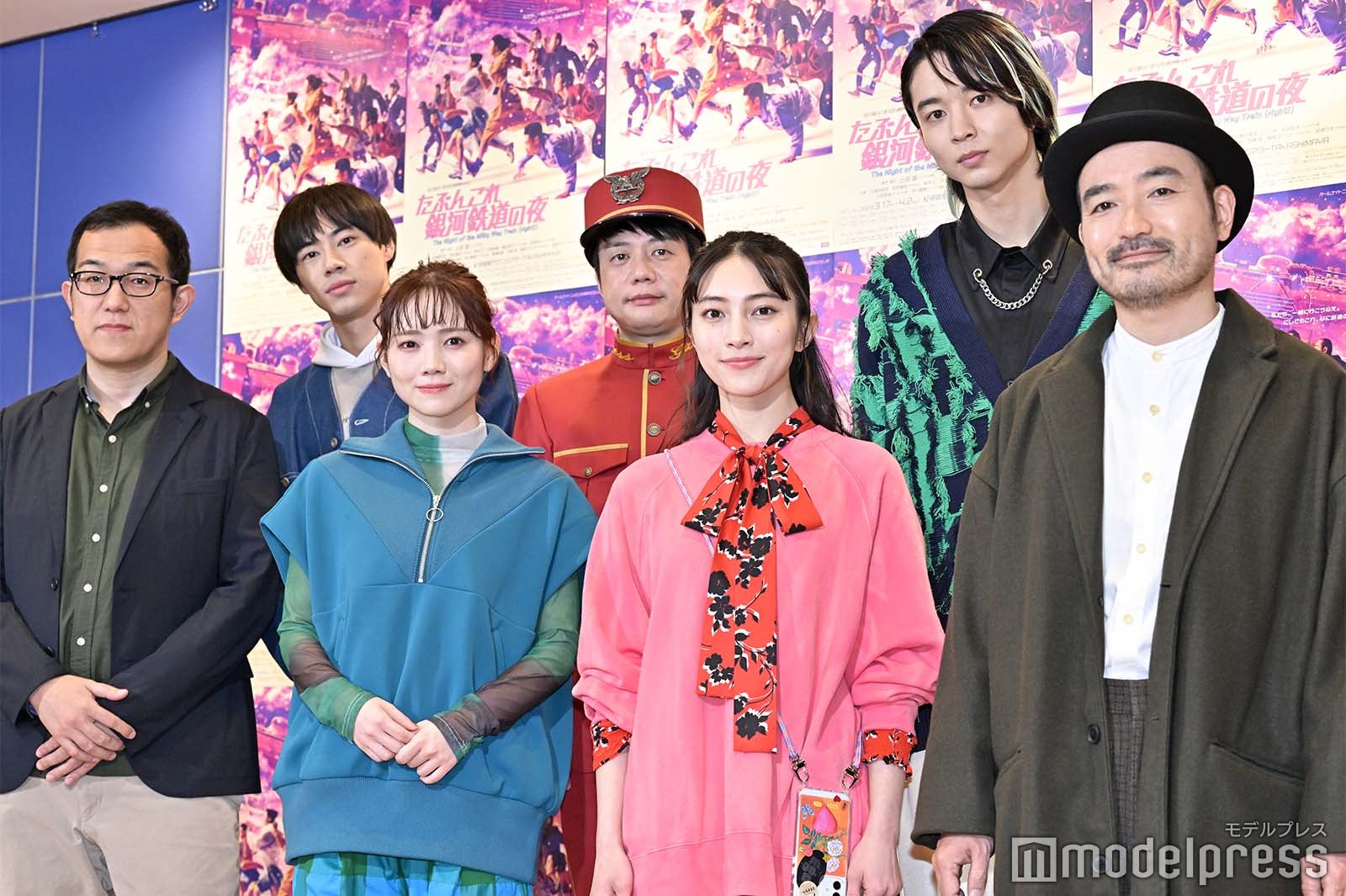 （前列左から）上田誠氏、田村真佑、久保田紗友、岩崎う大（後列左から）戸塚純貴、槙尾ユウスケ、鈴木仁 （C）モデルプレス