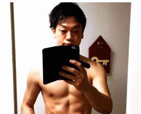 おばたのお兄さんの“美しすぎる6パック”バキバキに割れた腹筋公開