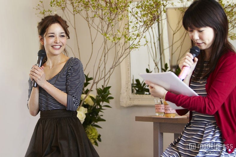 トークショーを行う梨花