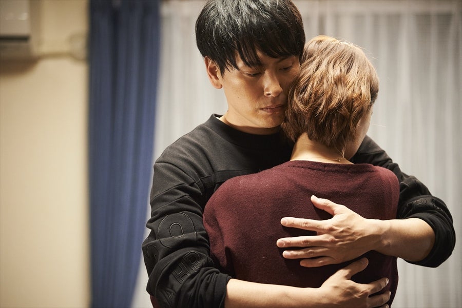 山下健二郎、浅見れいな／（C）エイベックス通信放送／フジテレビジョン