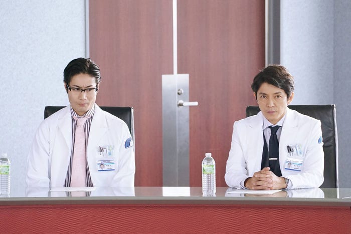 戸次重幸・藤木直人/「グッド・ドクター」第2話より(C)フジテレビ