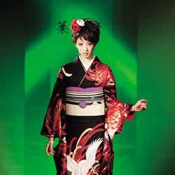 菜々緒プロデュースの振袖コレクション
