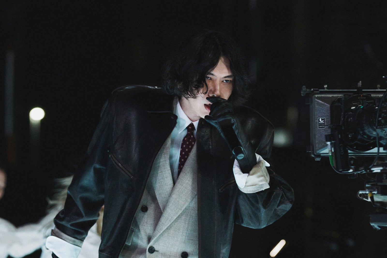 【紅白本番】米津玄師、首都高から圧巻パフォーマンス HANAも登場でSNS驚き「ハイライト多すぎ」「最高の組み合わせ」