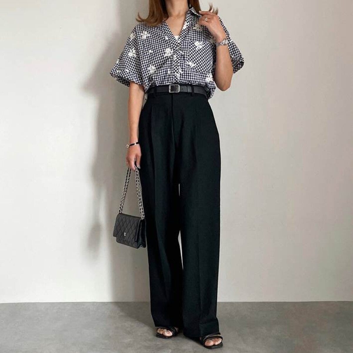 ZARA 刺繍チェックシャツ ZARA 刺繍チェックシャツ ブラックパンツのオールブラッククールコーデ