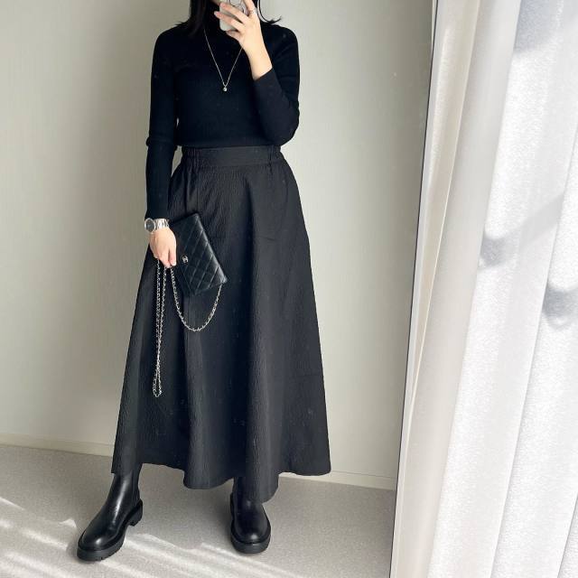 黒トップス