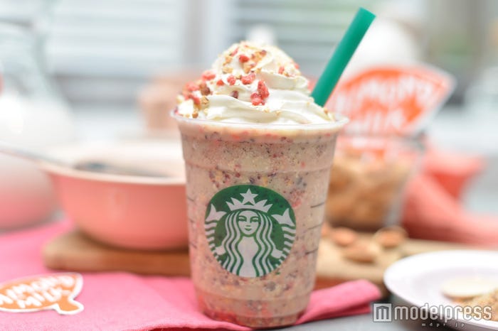 アーモンド ミルク & グラノラ フラペチーノ(R) (C)モデルプレス