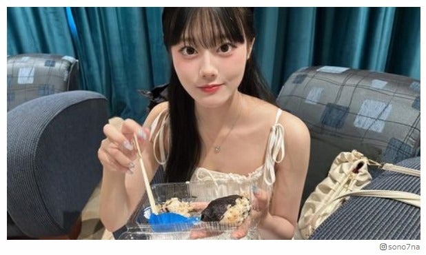 「今日好き」美人JK、美ウエストのぞくミニ丈コーデ「斬新なデザイン」「スタイル抜群」と反響