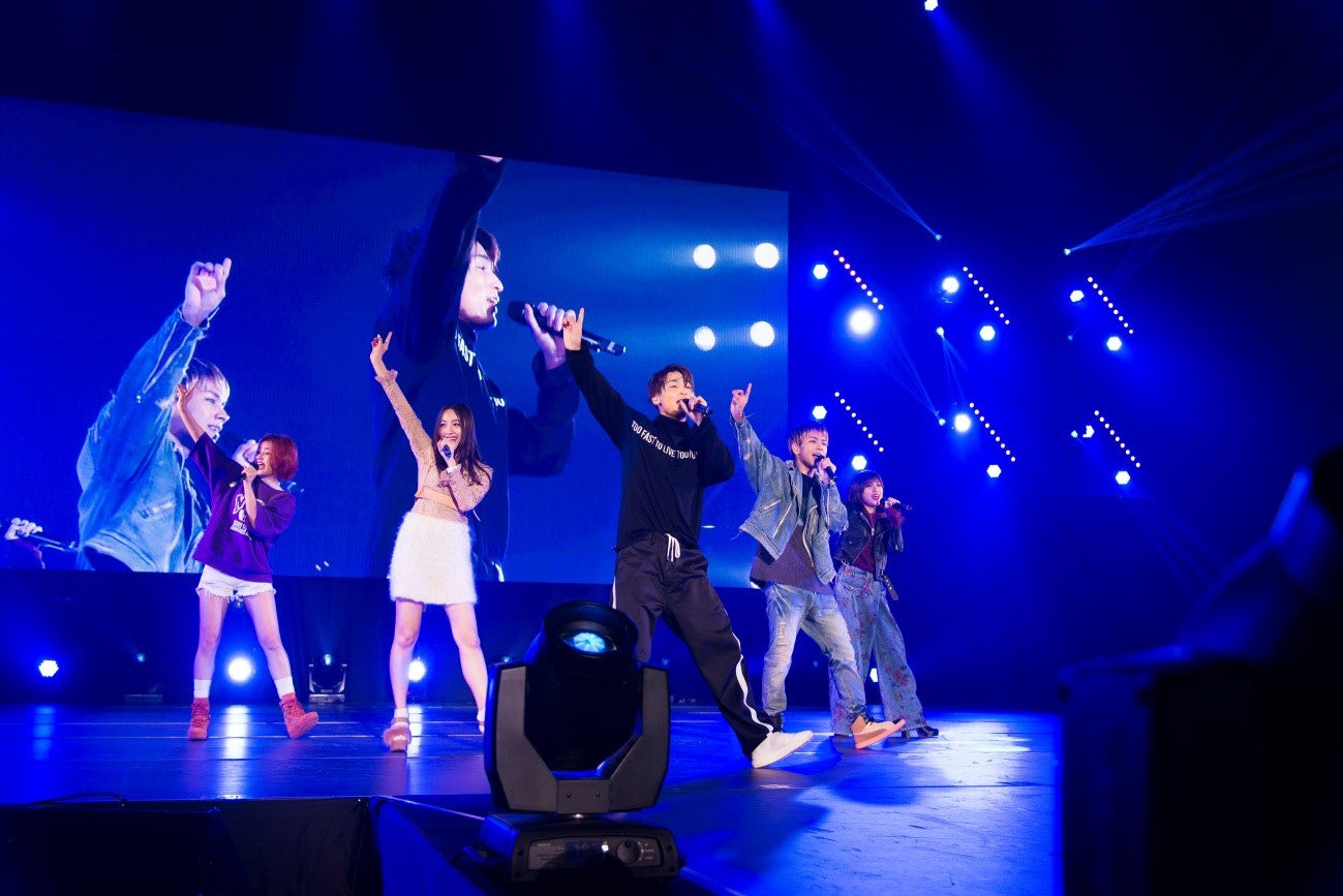 lol（画像提供：avex）