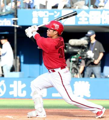 広島・坂倉 今季1号 連敗で借金1「まだそんなに深刻な状況ではない」 新井監督「きっかけにして上げていって」