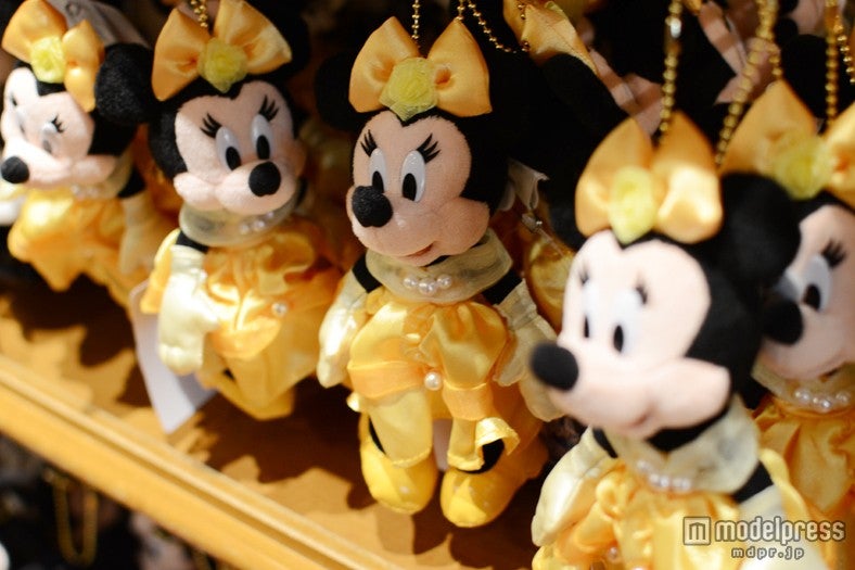 ミニーはベルのコスチューム（31stアニバーサリーグッズ）