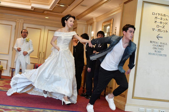 飯豊まりえ、バーンズ勇気(C)TBS