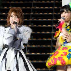 高橋みなみ、指原莉乃/「AKB48 2013真夏のドームツアー~まだまだ、やらなきゃいけないことがある~」福岡公演1日目より(C)AKS