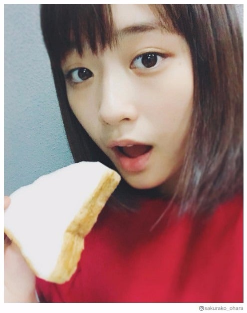 大原櫻子、小道具にかぶりつく？！「食べちゃダメだよ！」キュートな姿にコメント殺到