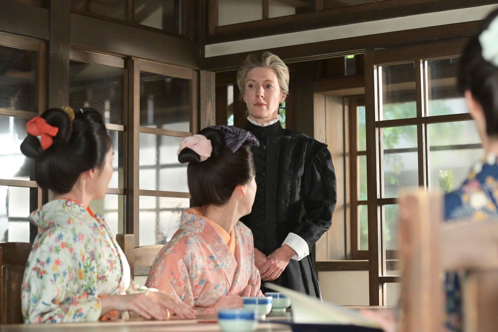 エマ・ハワードら「風、薫る」第25話（C）NHK