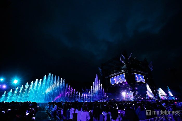 幻想的な噴水の演出