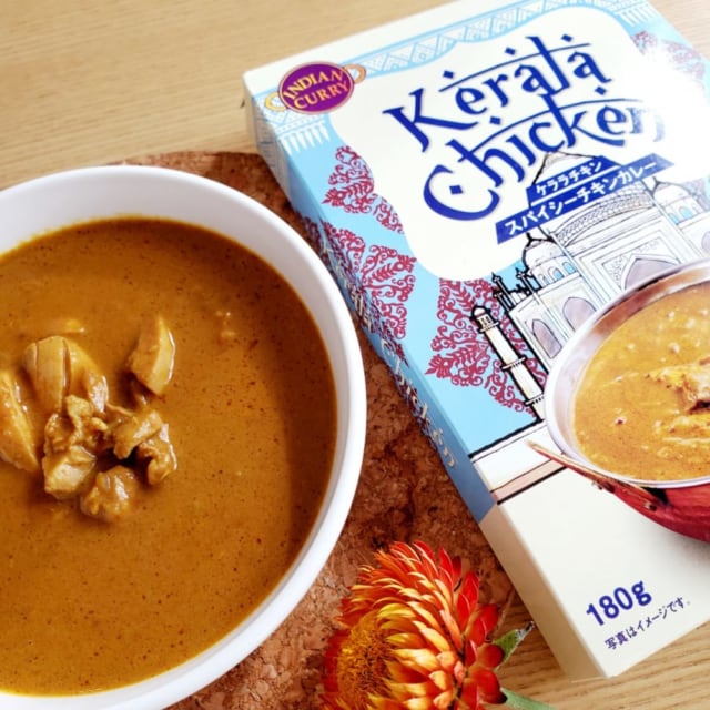 ケララチキンの外箱と盛り付け画像