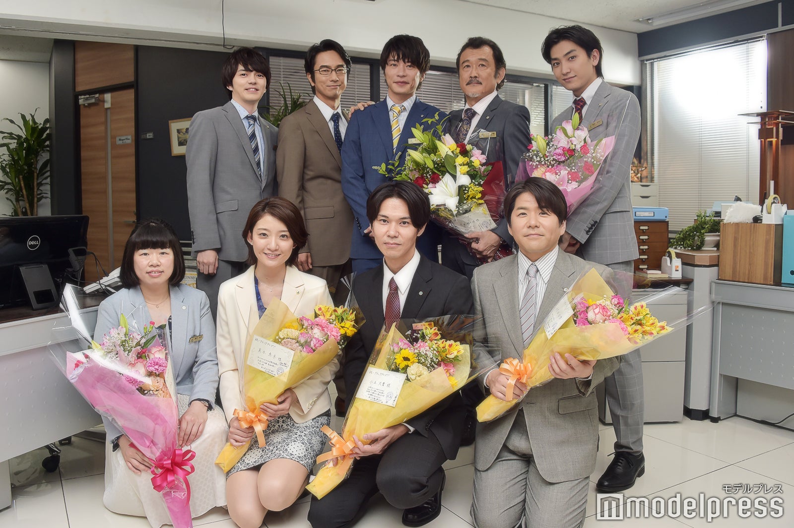 「天空不動産」クランクアップ後の記念撮影 （C）モデルプレス