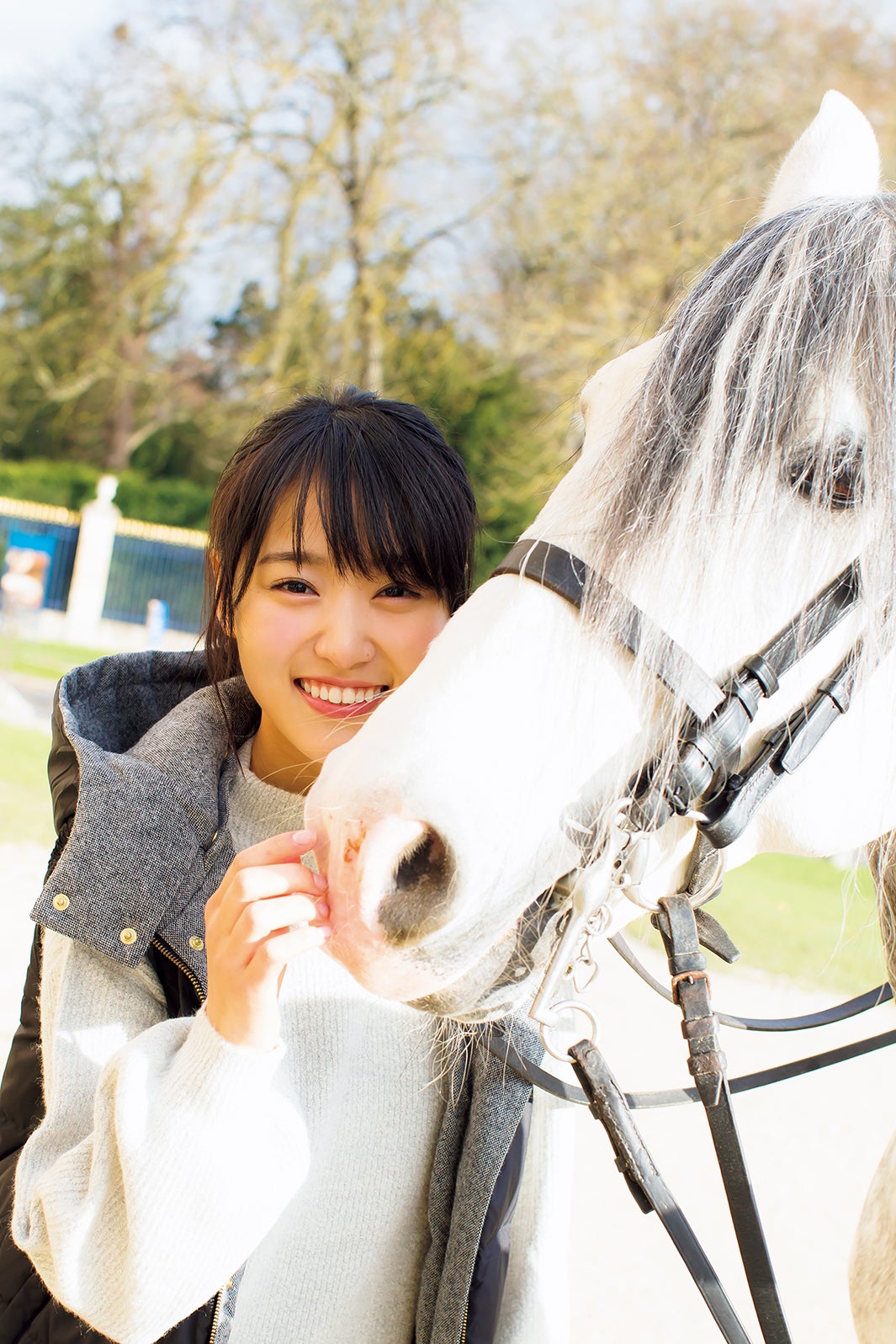 欅坂46菅井友香 水着にランジェリー 美くびれ初公開 ファースト写真集で フランス旅行 モデルプレス