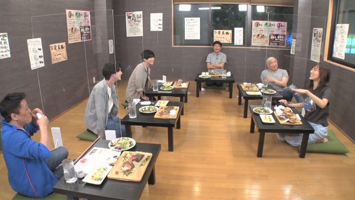 (左手前から時計回り)坂上忍、吉野北人、川村壱馬、浜田雅功、松本人志、夏菜(C)フジテレビ