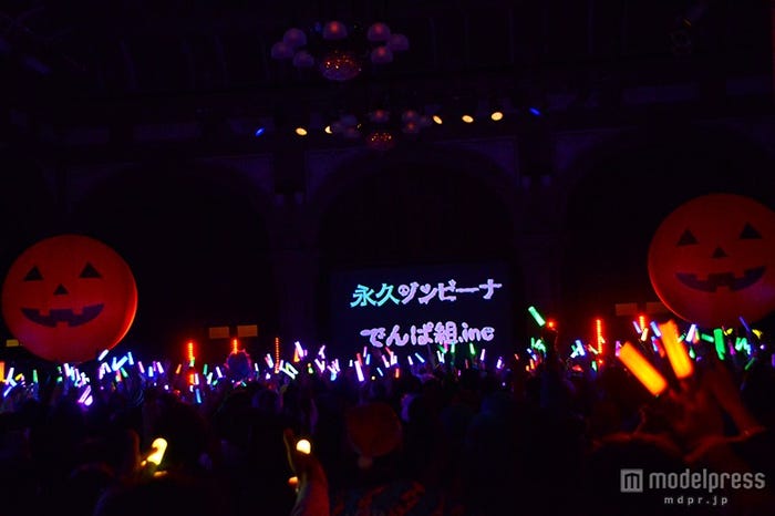 ハロウィン でんぱ組 Inc ゾンビ曲歌唱でファン熱狂 吉本新喜劇の 乳首ドリル 披露も モデルプレス ハロウィン でんぱ組 Inc ゾンビ曲歌唱でファン熱狂 吉本新喜劇の 乳首ドリル 披露も モデルプレス