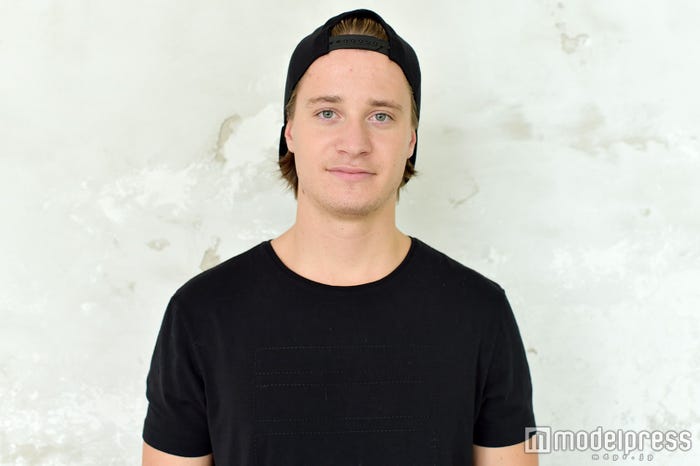 モデルプレスのインタビューに応じたKYGO(C)モデルプレス