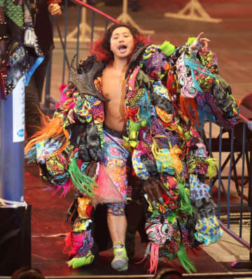 「またね」新日本退団の高橋ヒロム、最終戦終え笑顔の旅立ち “同期”デスペラードの見送りに涙も「すげえ男になって帰ってくる」