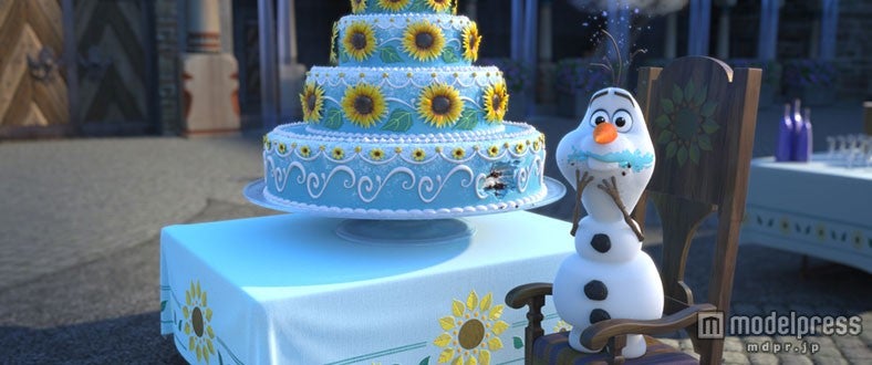 ケーキを食べてしまったオラフ（C）2015 Disney Enterprises，Inc．All Rights Reserved．