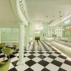 プラダ カフェ(C)StudioVF17 (C)PRADA