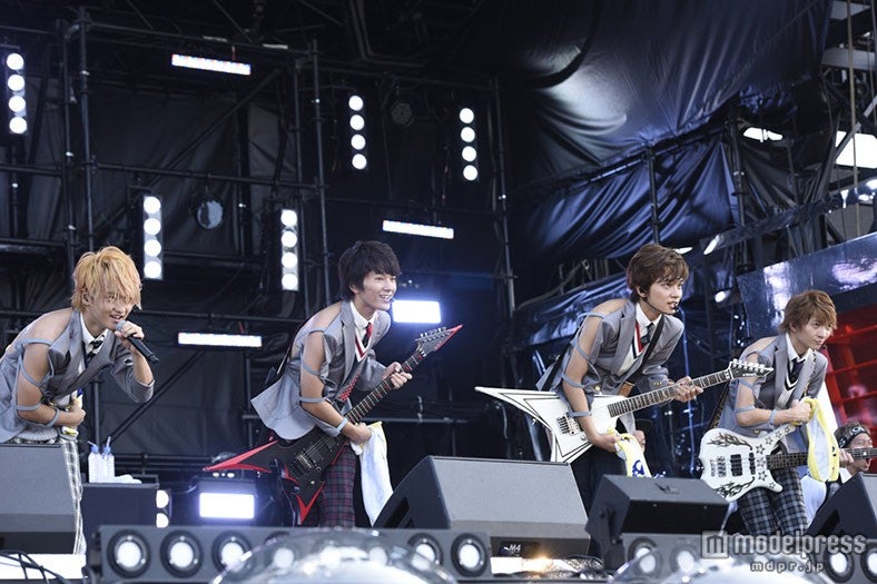 DISH//、「氣志團万博」に驚きの衣装で登場 新曲を初パフォーマンス