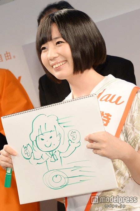 絵を披露する夢眠ねむ