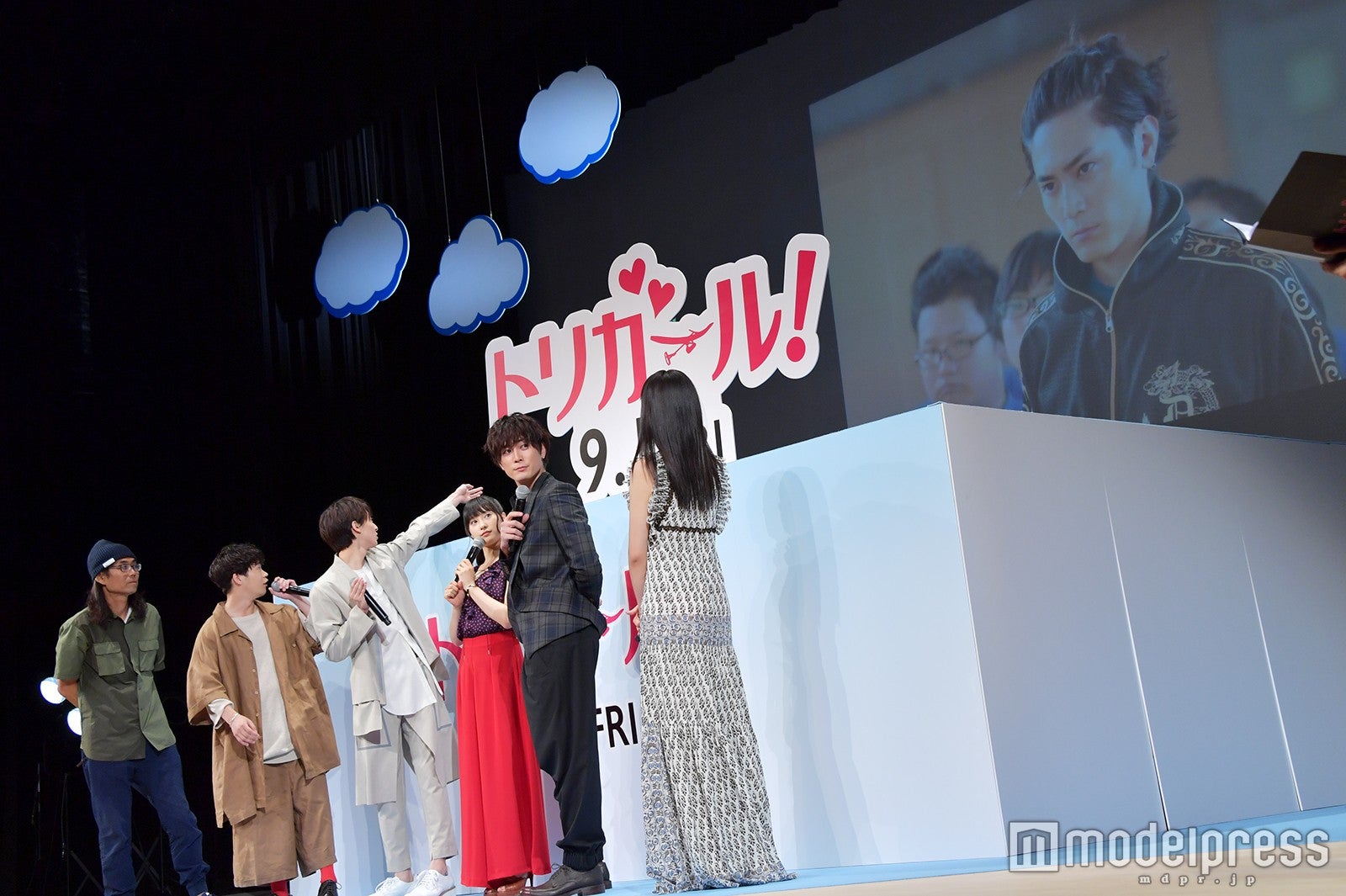 （左から）英勉監督、矢本悠馬、高杉真宙、土屋太鳳、間宮祥太朗、池田エライザ （C）モデルプレス