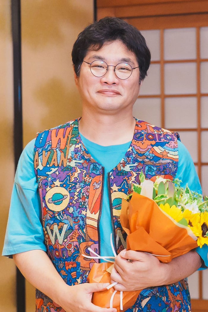 中野智明「こんばんは、朝山家です。」(C)ABCテレビ