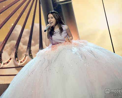 May J.「Let It Go」大合唱 ゴージャスドレスも披露<紅白リハ初日>