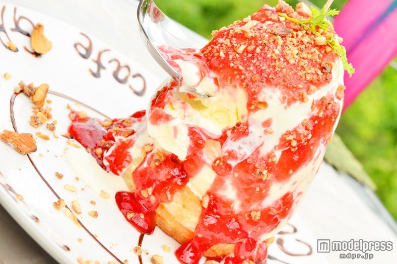 絶品デカ盛りスイーツが堪らない、沖縄リゾートカフェ