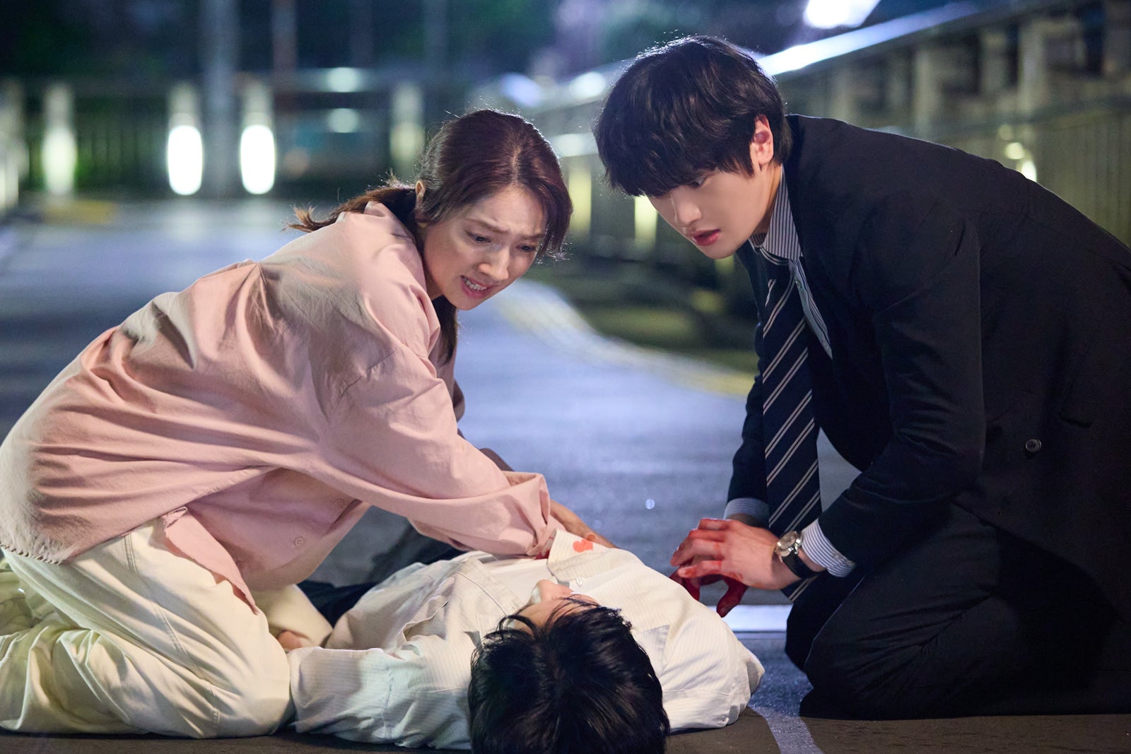 仁村紗和、志尊淳、キム・ドワン「10回切って倒れない木はない」第8話（C）日本テレビ