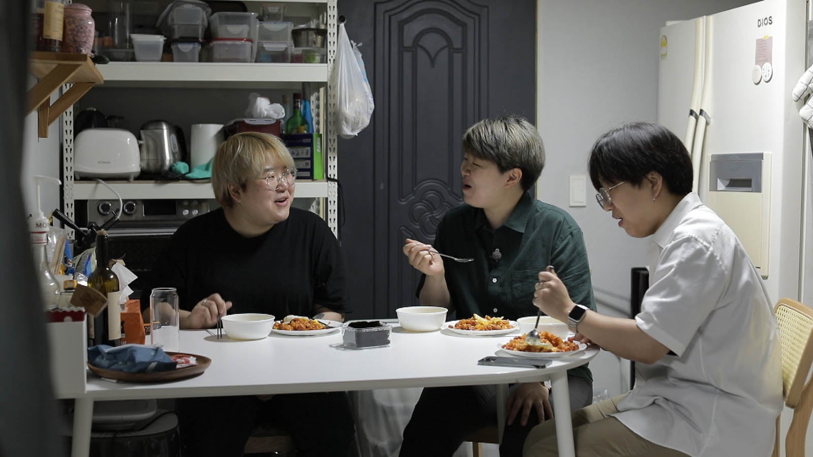 韓国で非婚宣言した3人（C）NHK