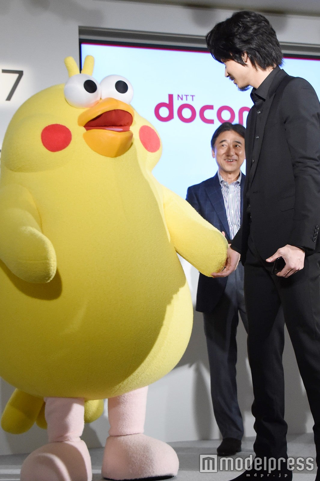 綾野剛 紳士的な振る舞いに会場釘付け 中条あやみと興奮 モデルプレス 綾野剛 紳士的な振る舞いに会場釘付け 中条あやみと興奮 モデルプレス