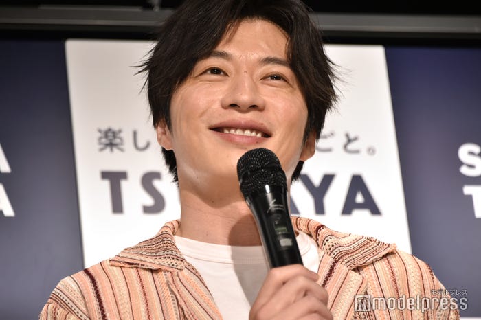 実際の休日はシャツを着たままシャワーを浴びない田中圭(C)モデルプレス