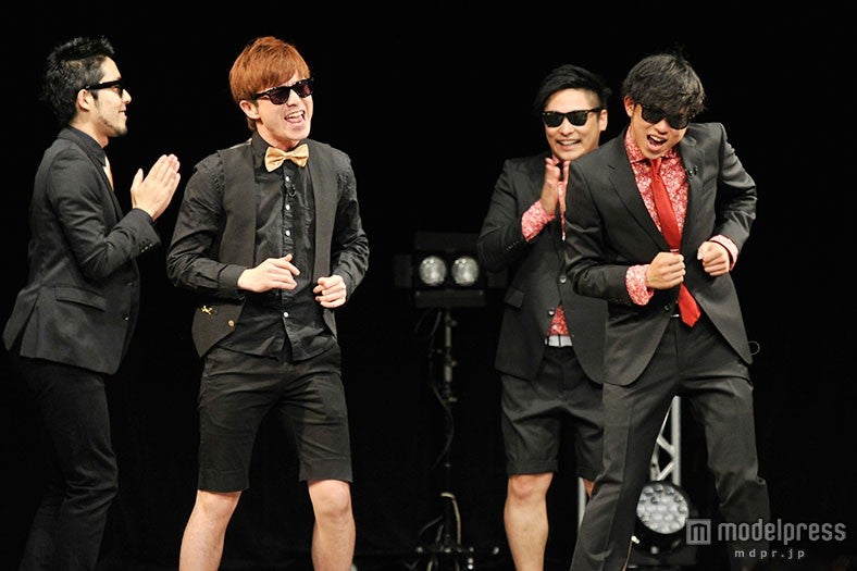 （左から）オリエンタルラジオの、中田敦彦、藤森慎吾、8.6秒バズーカーのはまやねん、田中シングル