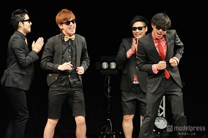 (左から)オリエンタルラジオの、中田敦彦、藤森慎吾、8.6秒バズーカーのはまやねん、田中シングル