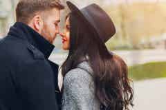 皆には秘密だよ 女性が 付き合う前 にキスする 心理 って モデルプレス 皆には秘密だよ 女性が 付き合う前 にキスする 心理 って モデルプレス