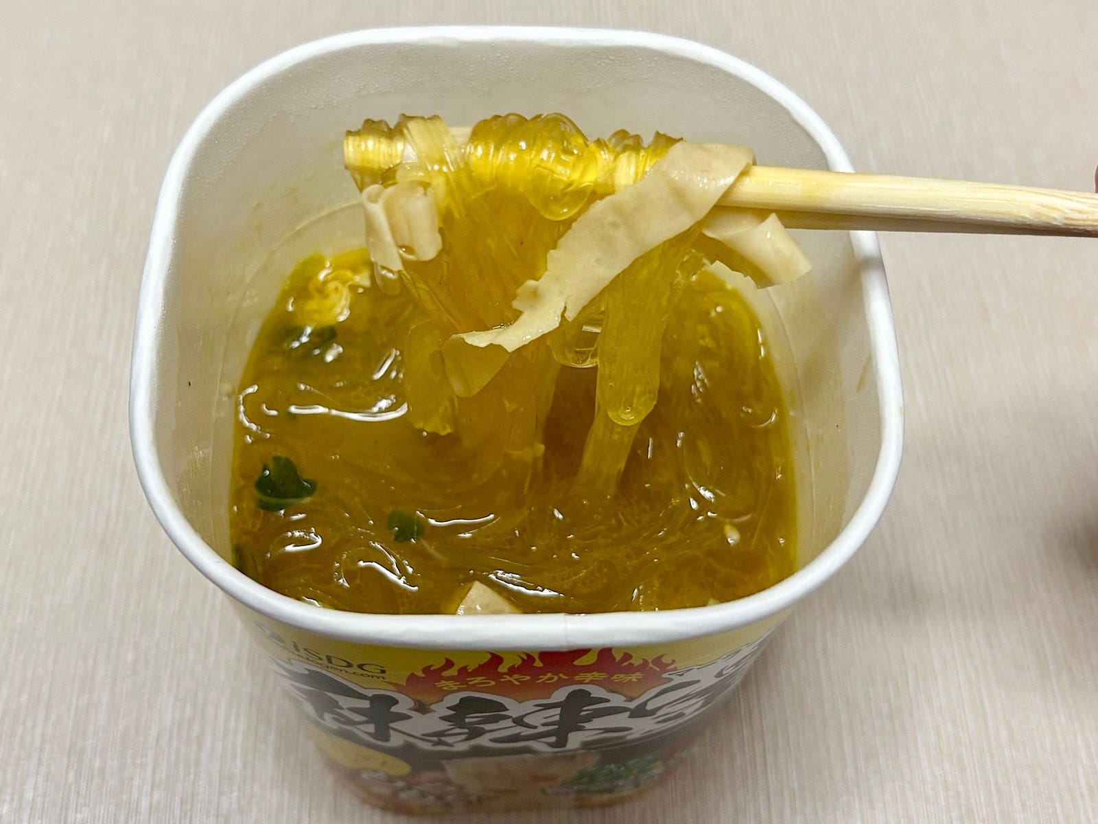 即席春雨麺とは思えないもちもち食感！