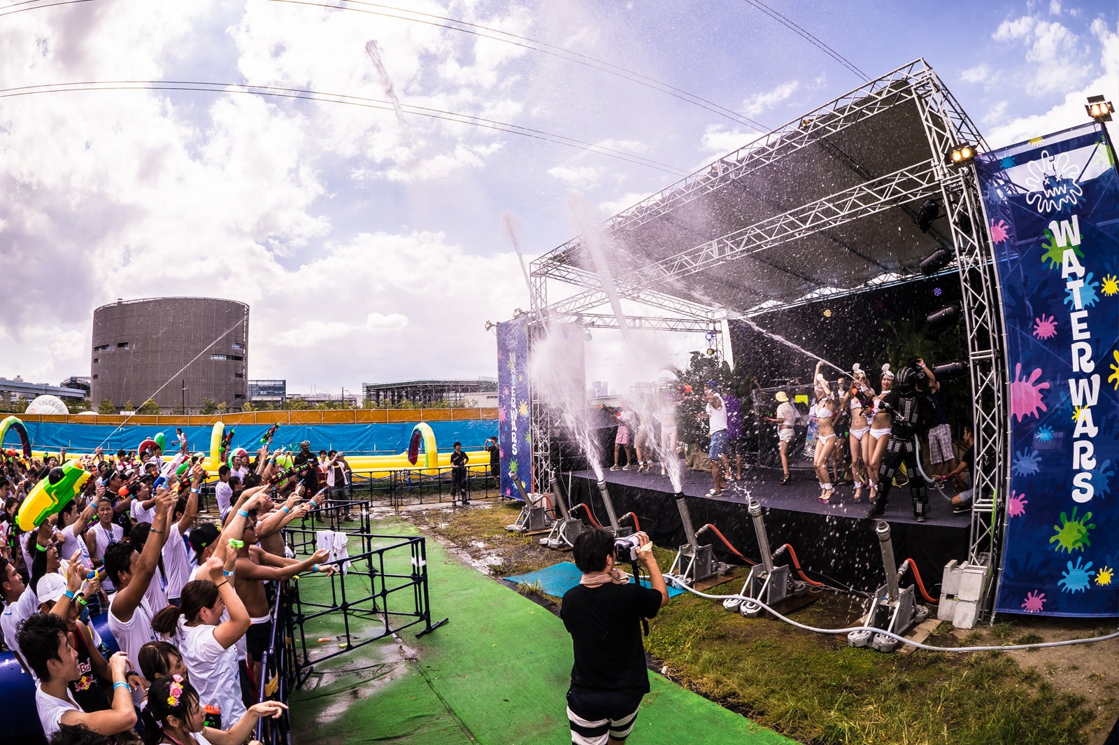 1万人が熱狂した水かけ夏祭り「WATERWARS（ウォーターウォーズ）」開催決定　次は江ノ島が水浸しに／画像提供：WATERWARS