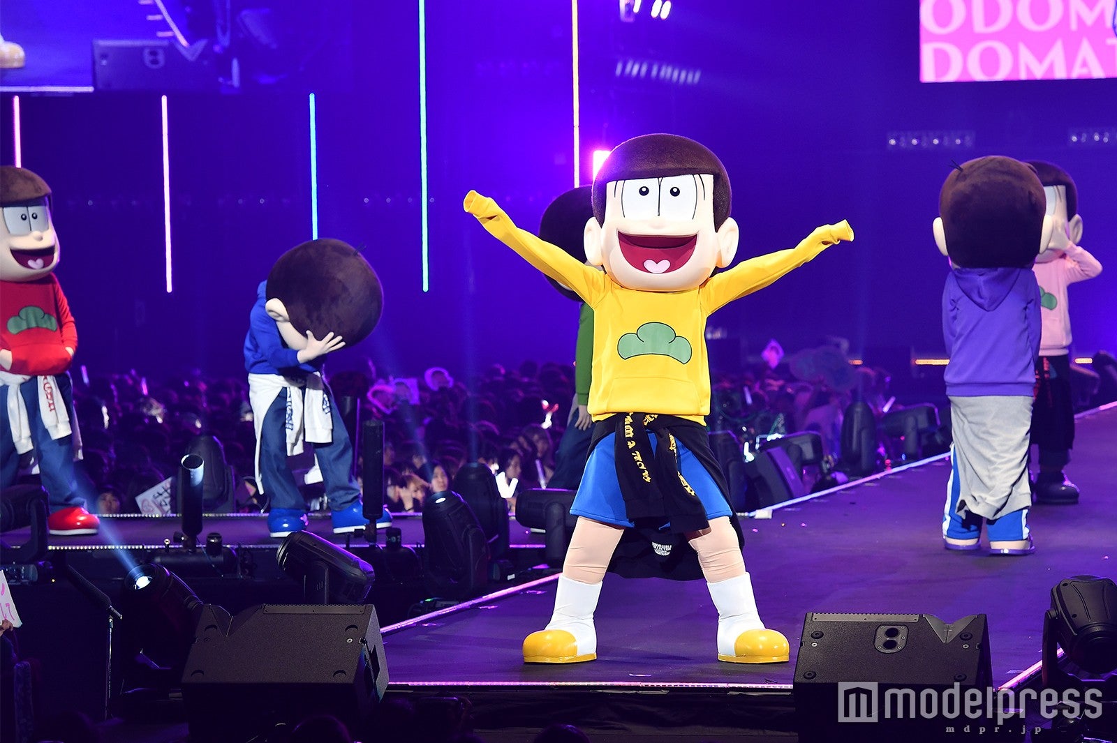 「おそ松さん」の6つ子たち、ランウェイに登場（C）モデルプレス