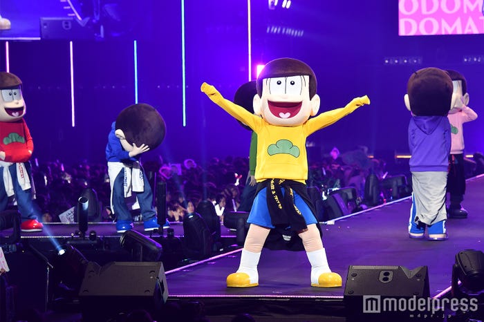 「おそ松さん」の6つ子たち、ランウェイに登場(C)モデルプレス