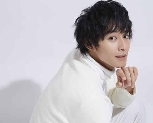 猪野広樹、純白衣装で透明感&ダークスーツで大人の表情で魅力あふれる