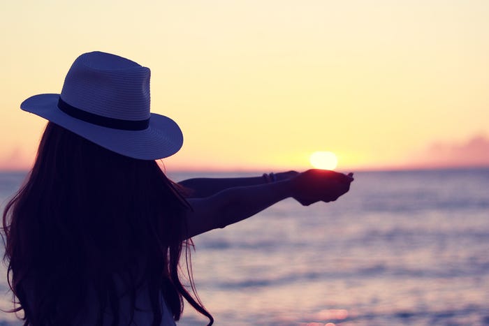 直接のアピールが苦手ならさり気ないテクを実践/photo by GIRLY DROP