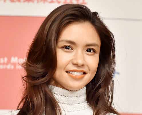 滝沢眞規子「寝てもさめても、大好き」夫と17回目の結婚記念日「素敵すぎる」「憧れ」の声