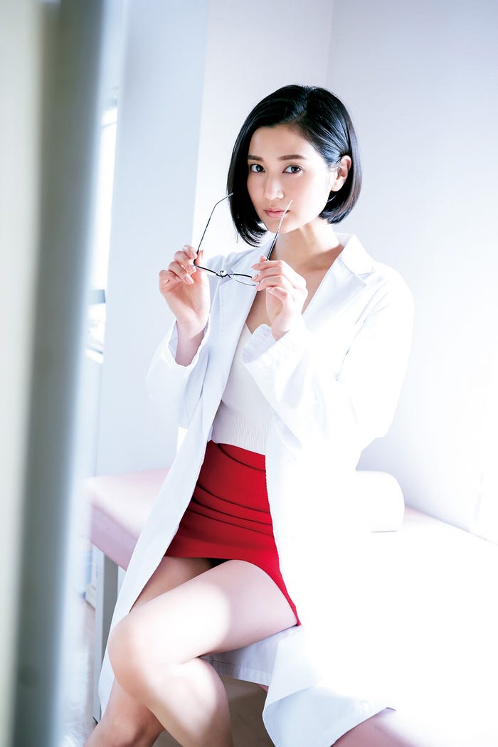 出口亜梨沙(C)桑島智輝/集英社