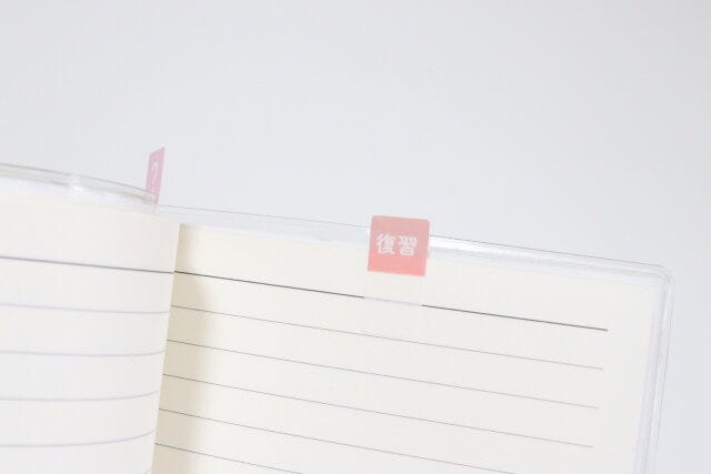セリアのもっと勉強がはかどるミニフィルムふせんはコンパクトなサイズでかさばらない